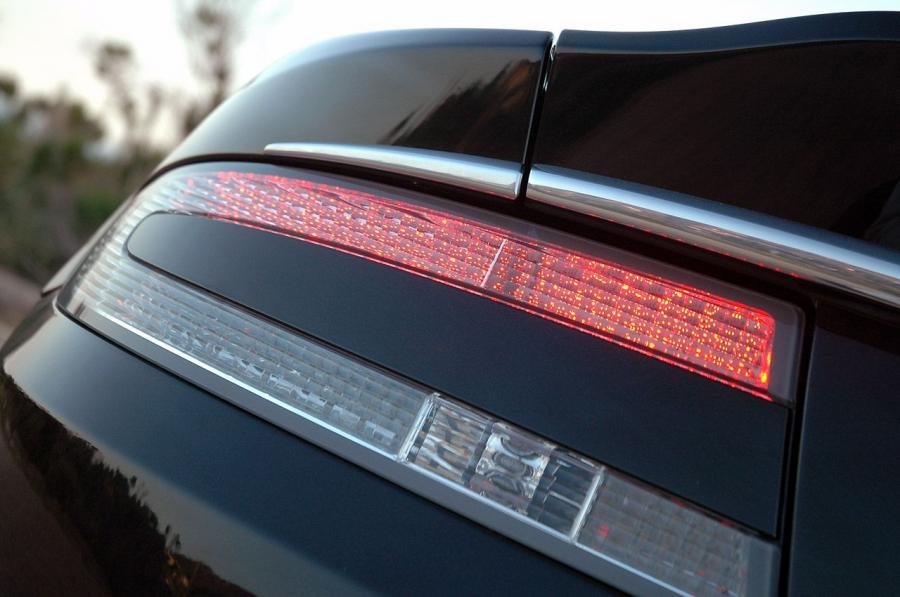 Детали экстерьера Aston Martin DBS Carbon Black Edition 2010 года  (NA) (фото 25 из 35)